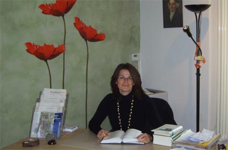 Antje Gredig im Büro. Antje Gredig im Büro.